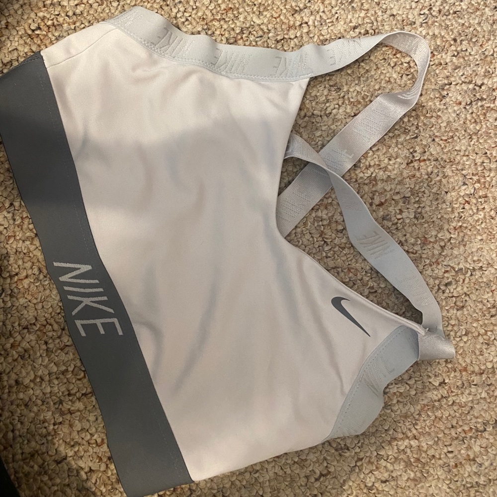 nike sports bra (small)